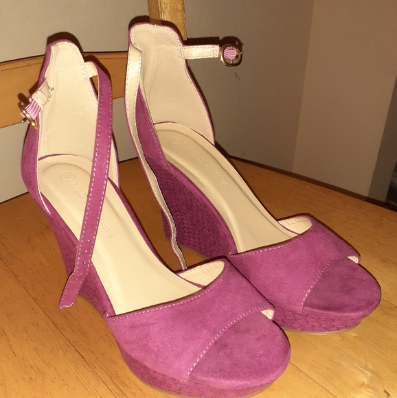 Open Toe Wedged Heels - Picture 1 of 9